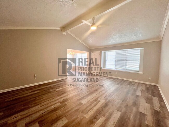 Building Photo - Beautiful One Story Home