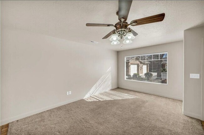 Building Photo - 212 N 35 W