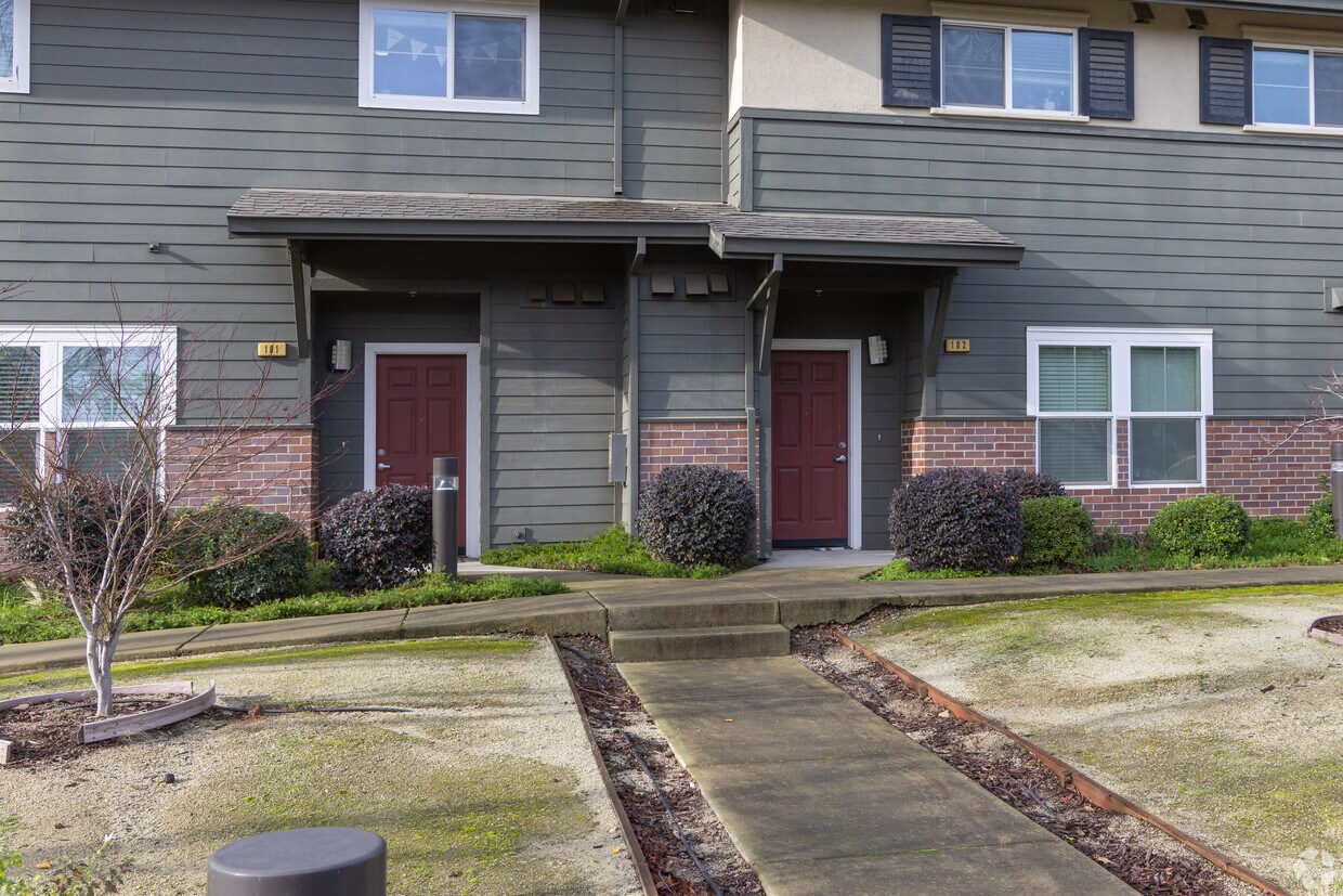 Foto del edificio - 5497-5499 Carlson Dr