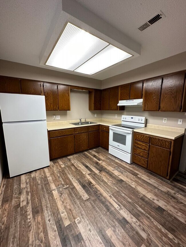 216 Sherman Ave, Lebanon, MO 65536 House Rental in Lebanon, MO