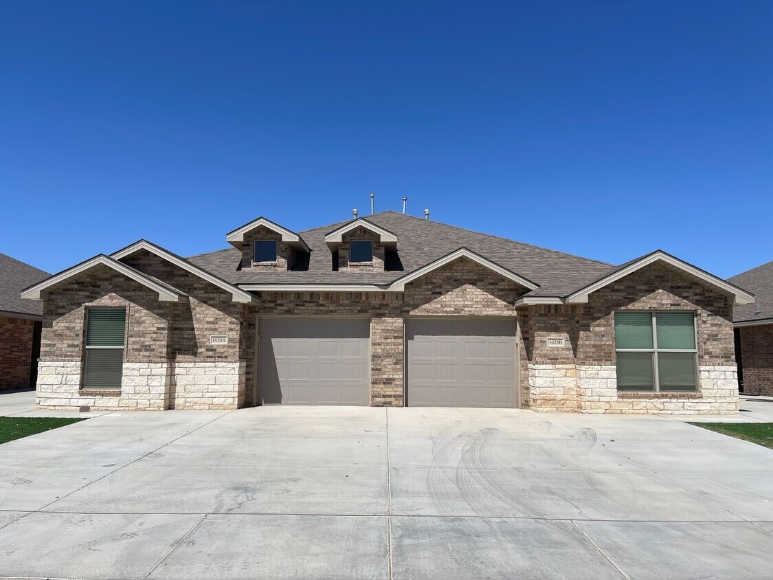 Foto principal - 3Bed/2Bath Duplex Available 10/10 in Coope...