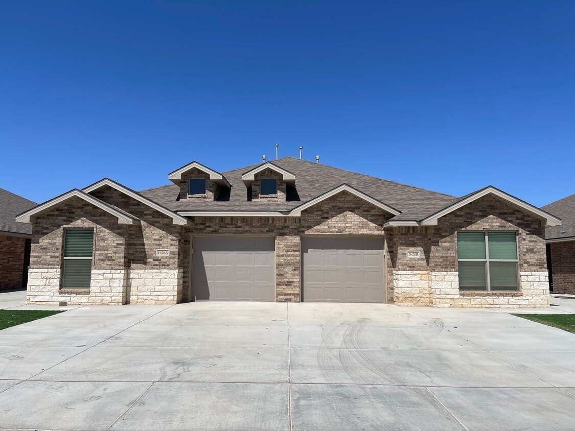 Primary Photo - 3Bed/2Bath Duplex Available 10/10 in Coope...