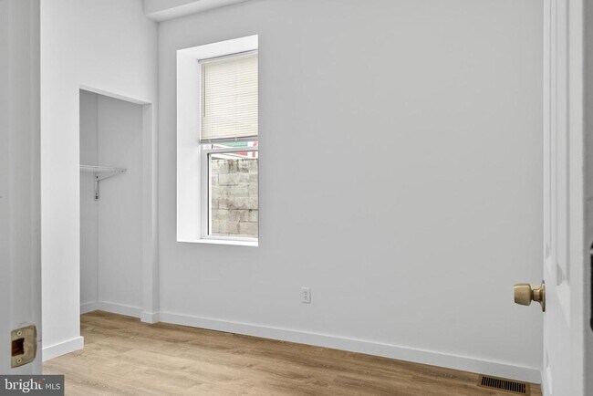 Foto del edificio - 2652 Bridge St