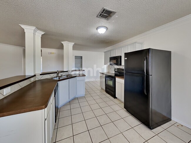 Building Photo - 9601 Thomas Jefferson Dr