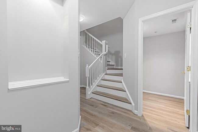 Building Photo - 2752 Manhattan Pl