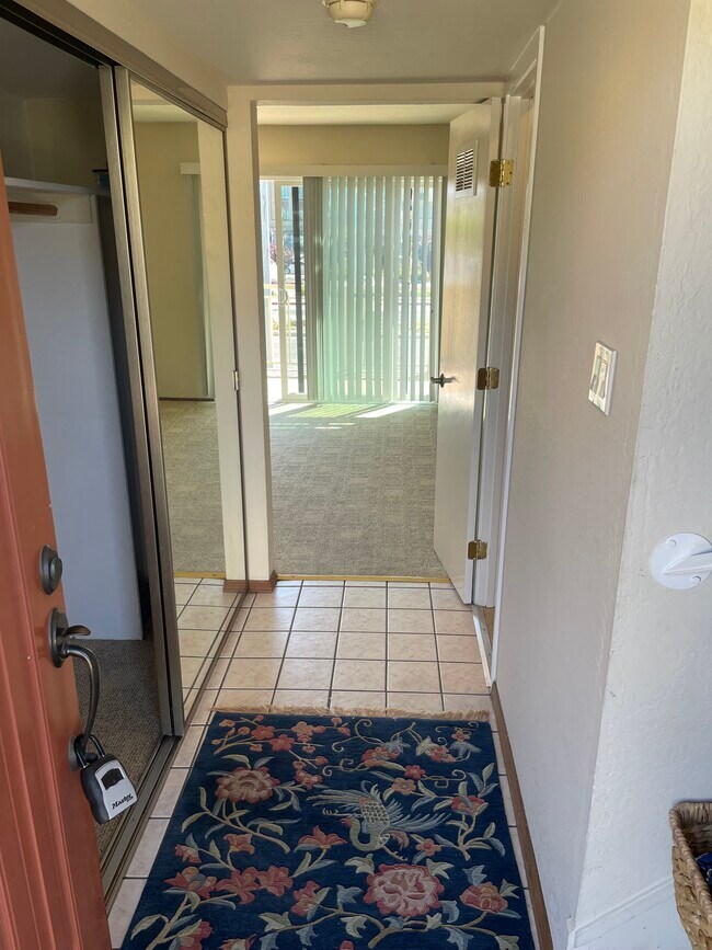 Foto del edificio - 6207 Admiralty Ln