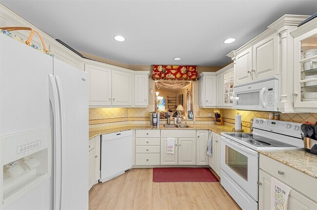 Foto del edificio - 6809 SE Yorktown Dr