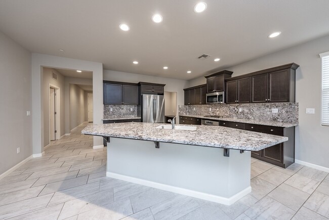 Building Photo - Beautiful 4-Bedroom Home with Office in Cl...