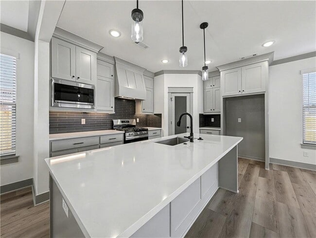 Building Photo - 4979 Farmhouse St