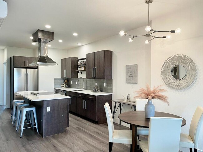 Building Photo - 3785-3787 Klindt Dr