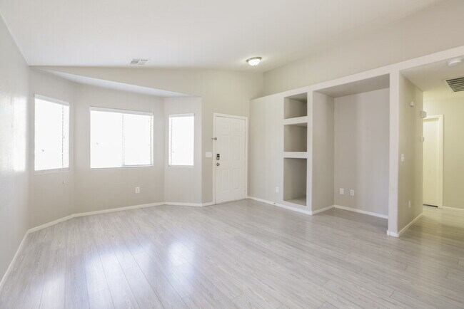 Foto del edificio - 4913 Whispering Spring Ave