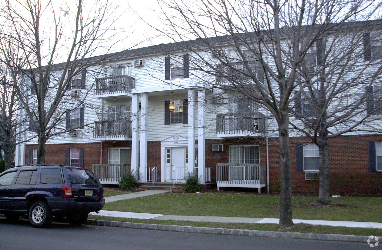 Primary Photo - Stephens Street Apartments