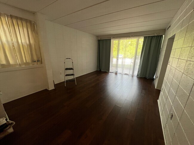 Building Photo - One Bedroom one Bath apartment available i...