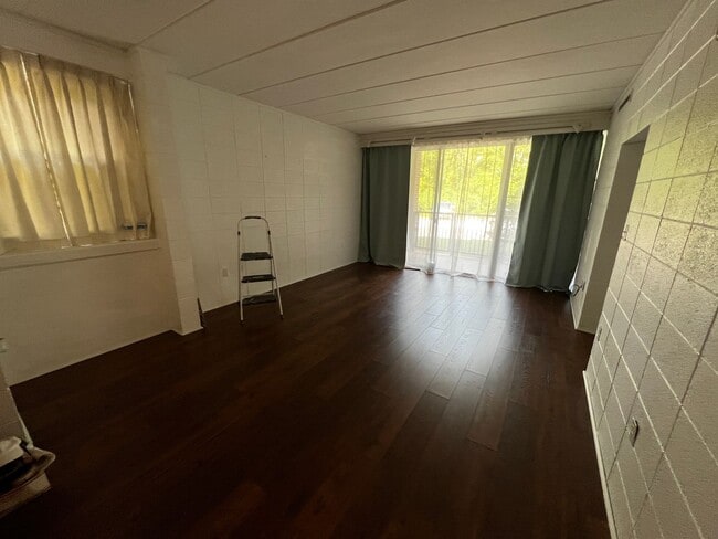 Building Photo - One Bedroom one Bath apartment available in quiet environment in Blacksburg