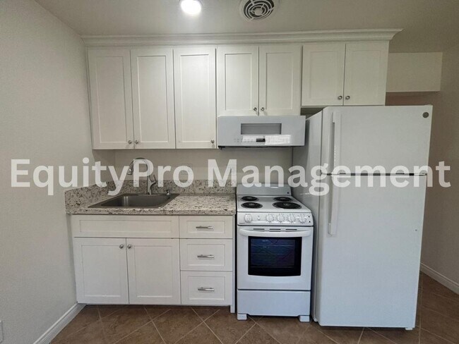 Foto del edificio - 7043 Pickering Ave