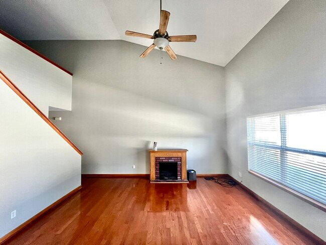 Foto del edificio - 1172 Rose Dr