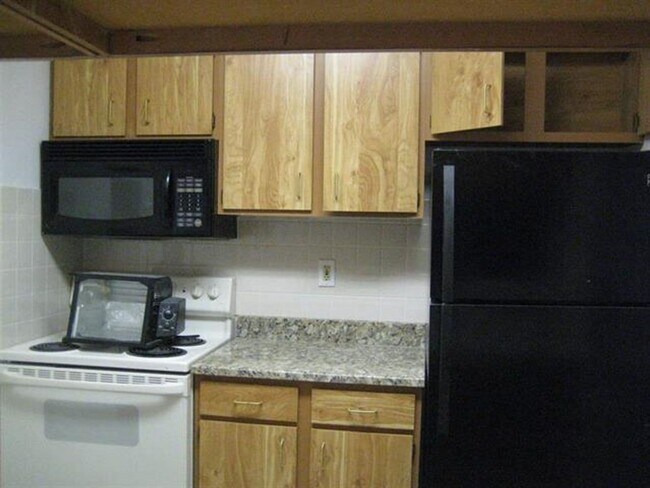 Foto del edificio - Spacious 2 bed 1 bathroom Condominium