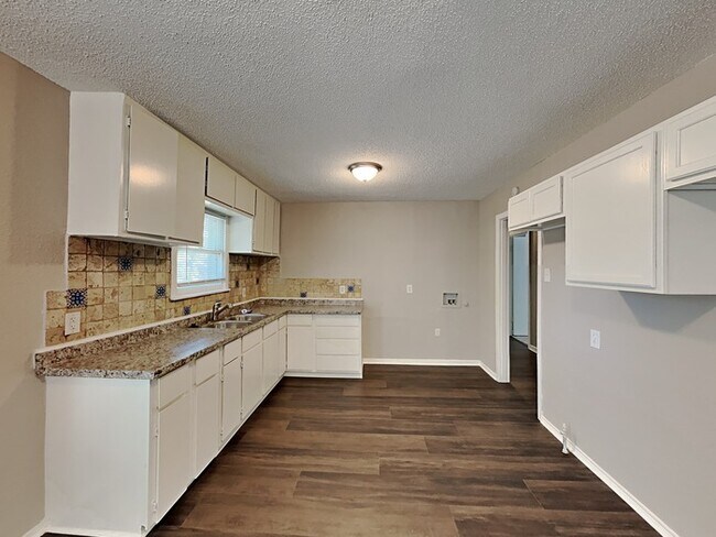 Building Photo - 5201 Sabelle Ln
