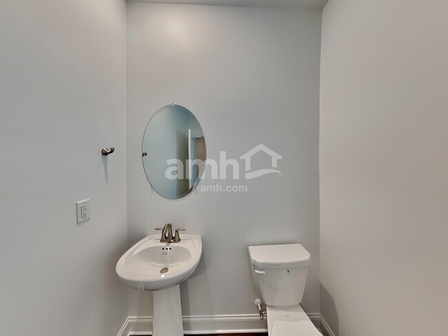 Foto del edificio - 23 Spruce Cir