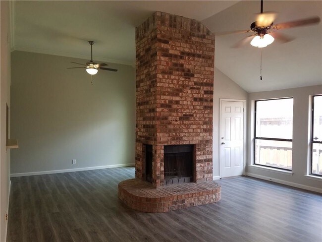 Foto del edificio - 5608 Fox Hunt Dr