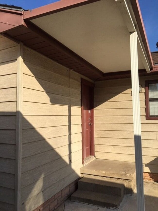 Building Photo - Price Reduction! Refurbished House In Grea...