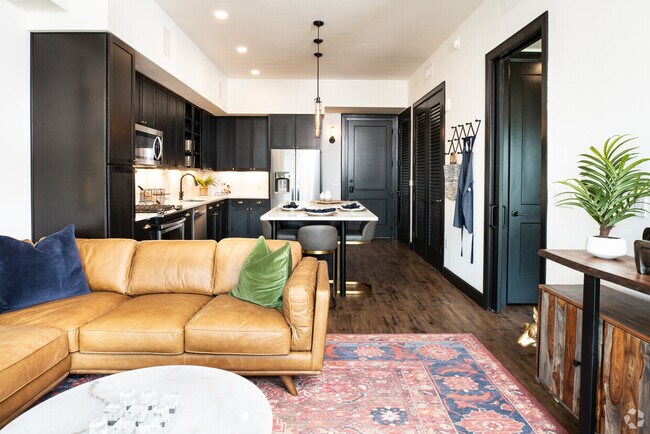 Foto del edificio - Sunlit 3-Bedroom Loft in the Heart of Rain...