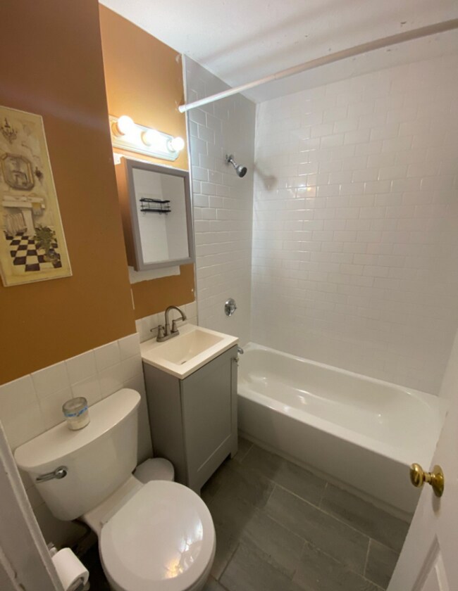 Building Photo - 3Br/1Bth, Available Sep. 1, 2026. Great for a roommates students. MUST SEE!!