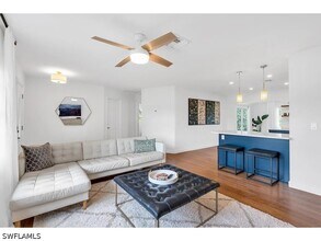 Building Photo - 250 Willowick Dr