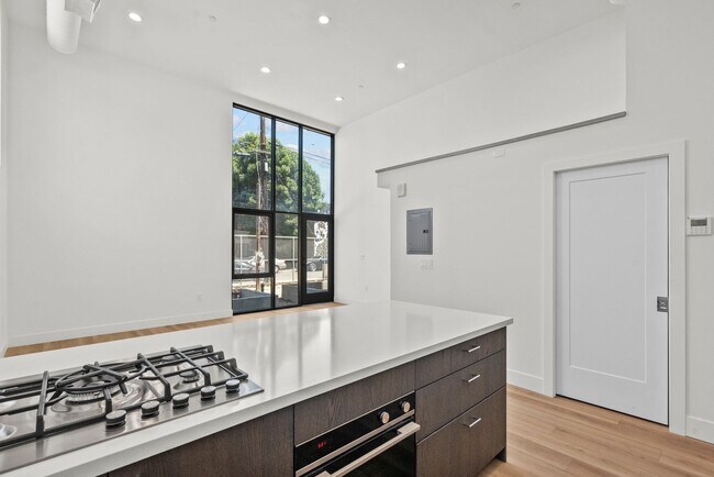 Foto del edificio - Brand New Live-Work Studio/Lofts in North ...