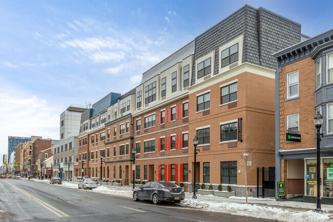 Building Photo - 1010 Apartments