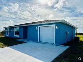 Building Photo - 131 Carousel Ave