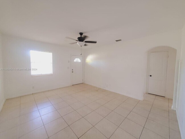 Building Photo - 1512 S 28th Ave
