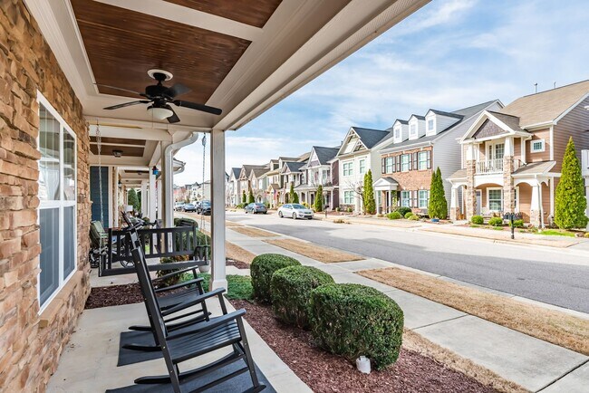 Foto del edificio - Gorgeous End-Unit Townhome Available in Apex