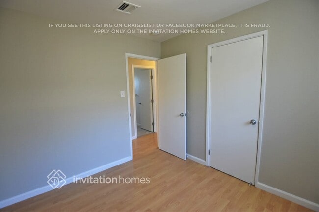 Building Photo - 452 Ladera Dr
