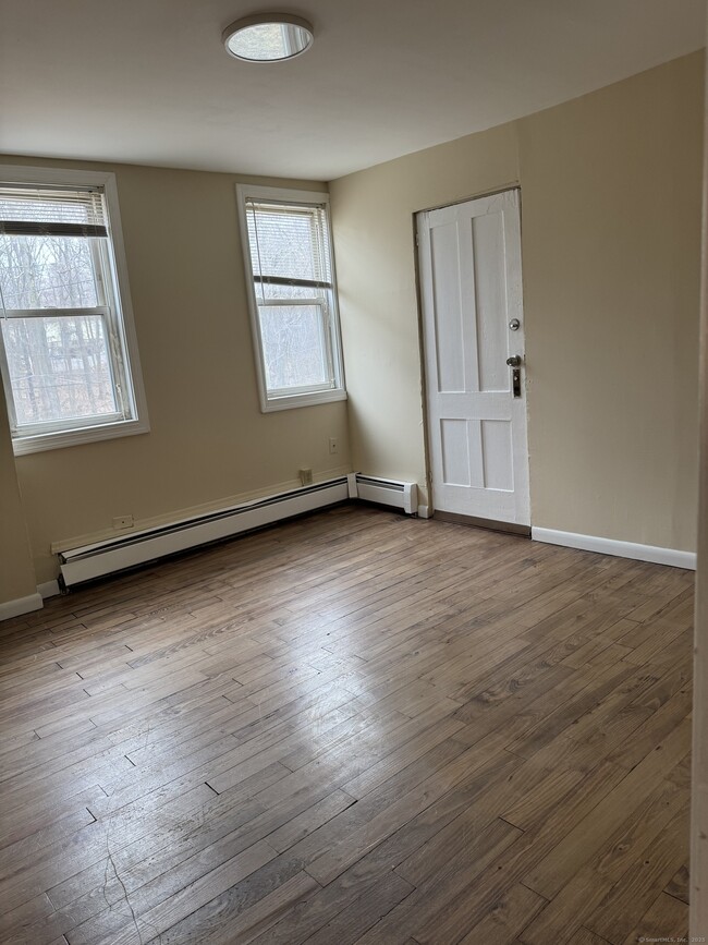 Building Photo - 225 Mill St