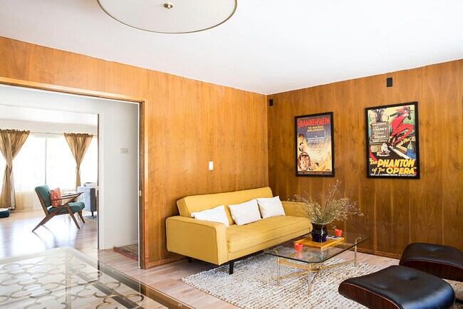 Foto del edificio - 56996 Crestview Dr