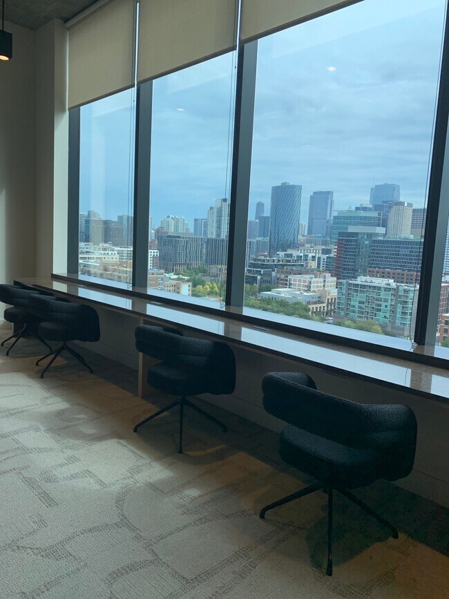 Foto del edificio - 1039 W Van Buren St