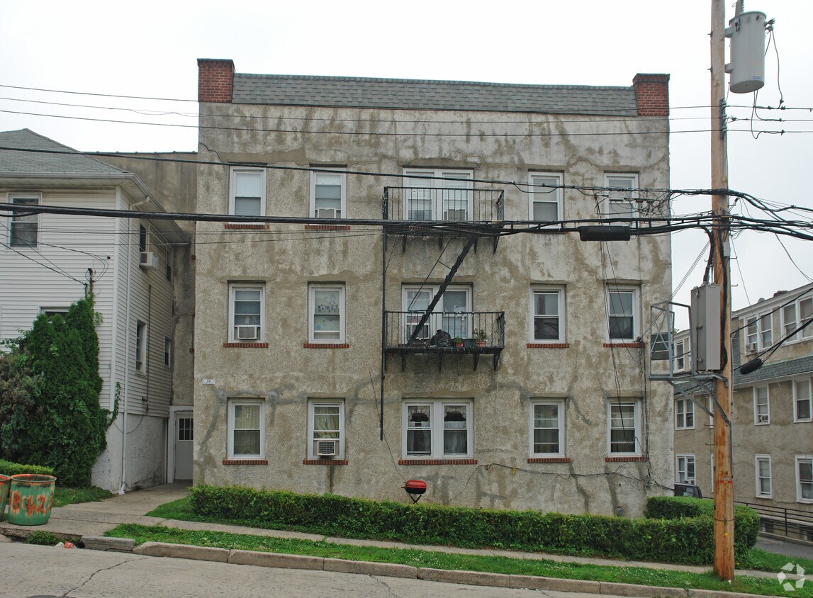 Primary Photo - 42 S Kensico Ave
