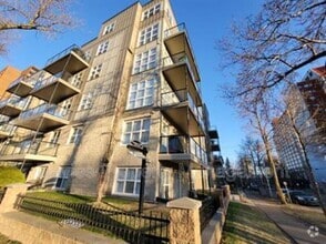 Building Photo - 8619-8111 111 St NW