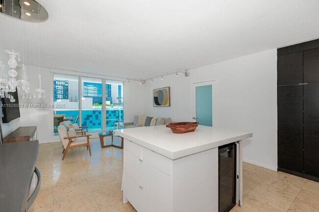 Building Photo - 2301 Collins Ave