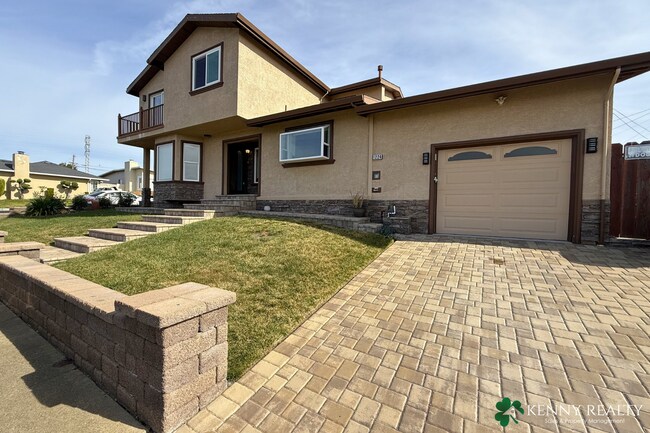 Foto del edificio - Beautifully Remodeled 4 Bed Home with Loft + Prime Location