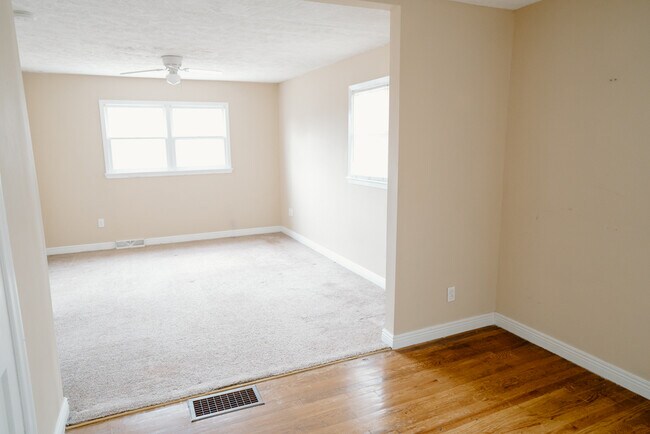 Building Photo - 5155 Pierce St