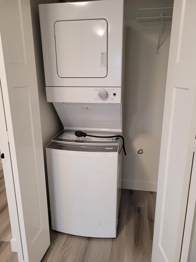 Photo du bâtiment - 596 Lance Pl