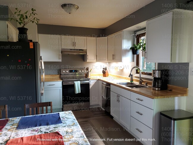 Building Photo - 1406 S Thompson Dr