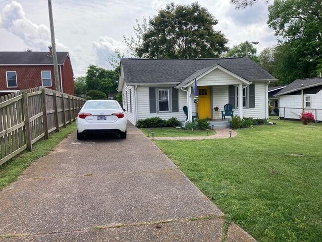 Building Photo - Remodeled Woodbine Cottage