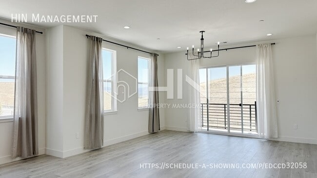 Building Photo - 1713 Central Pkwy