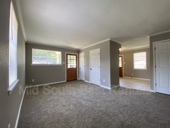 Foto del edificio - 376 Delta Rd