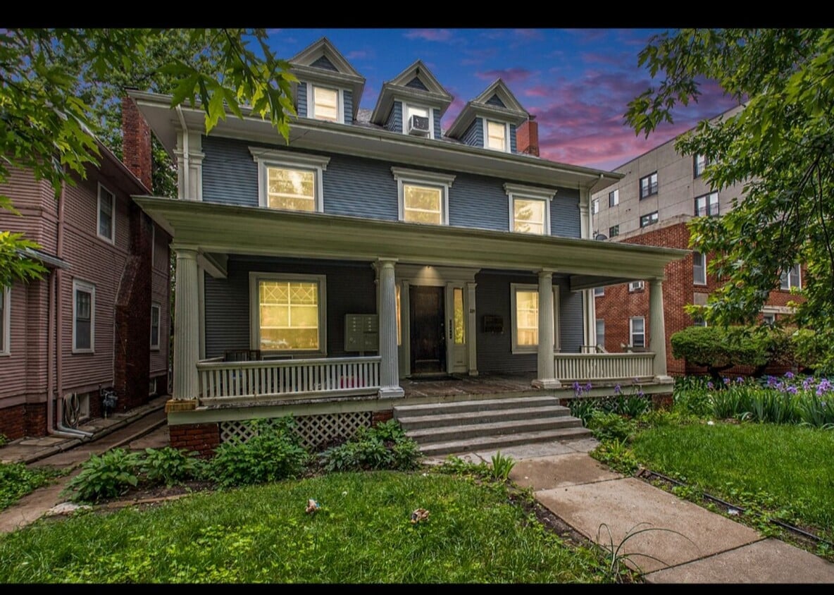 Primary Photo - 219 S 38th Ave