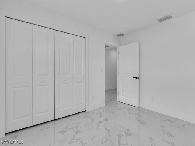 Foto del edificio - 4738-4740 Douglas Ln