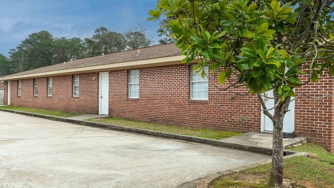 Building Photo - Magnolia Manor Apartment Homes